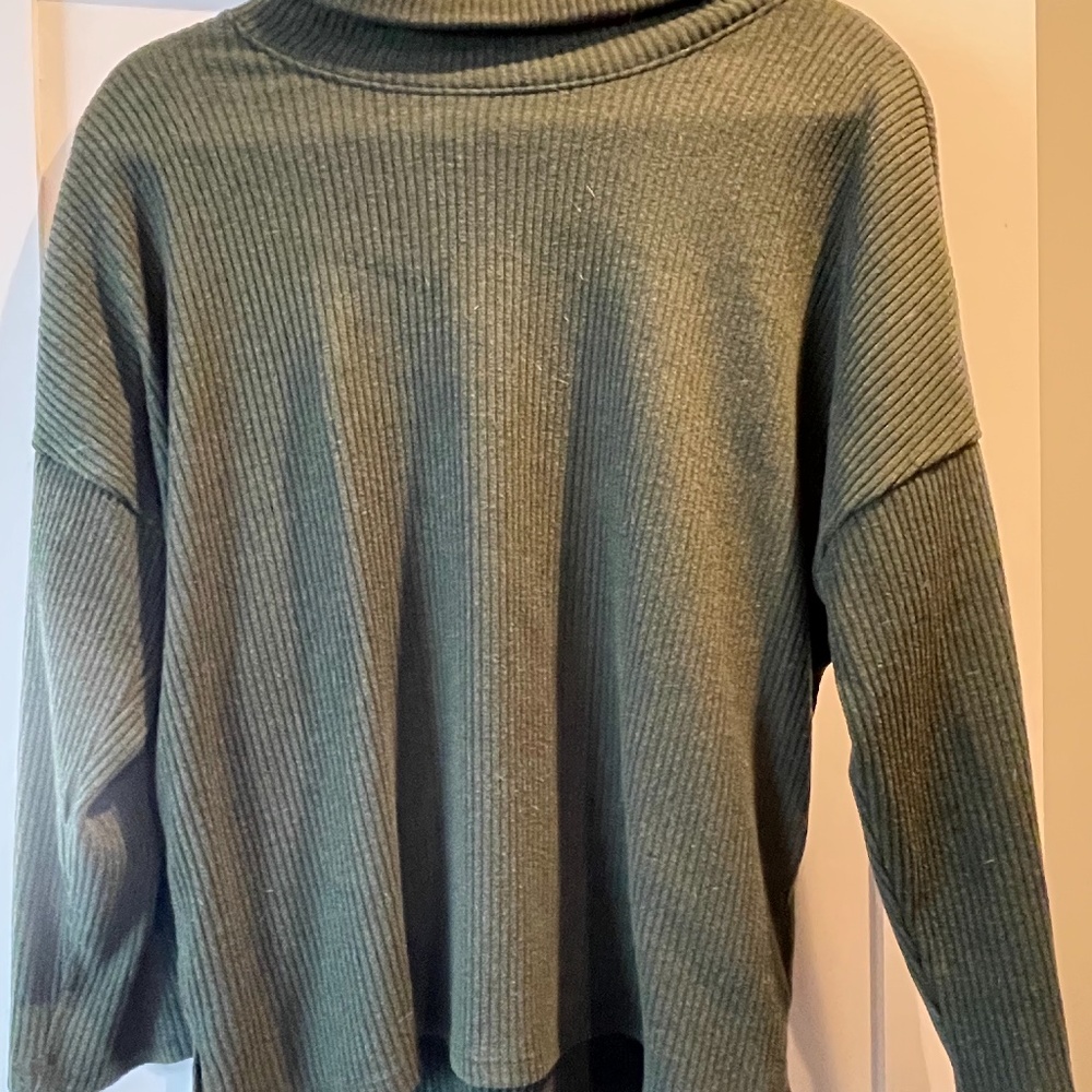 Comfortable Old Navy Cowl necked dolman sleeved